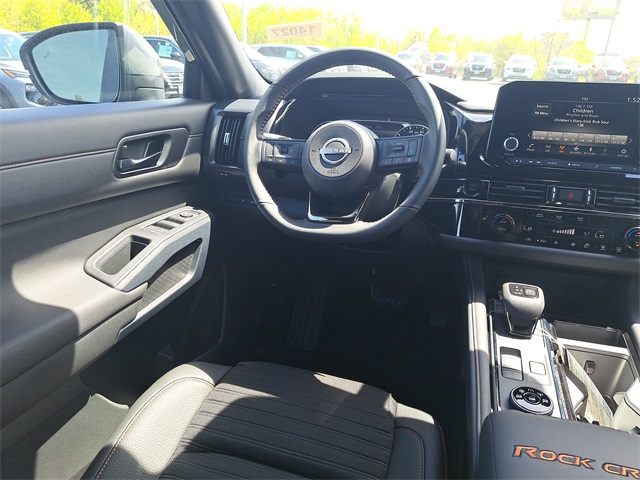 Vehicle image 8 of 10