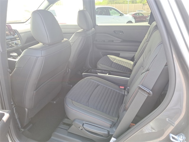 Vehicle image 5 of 10