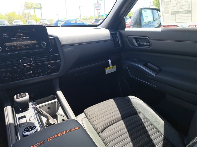 Vehicle image 9 of 10
