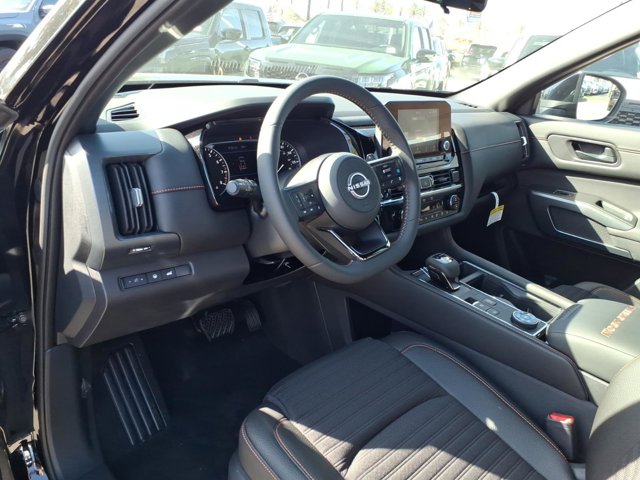 2025 Nissan Pathfinder Rock Creek Image 7 of 13