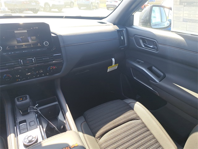 Vehicle image 8 of 10