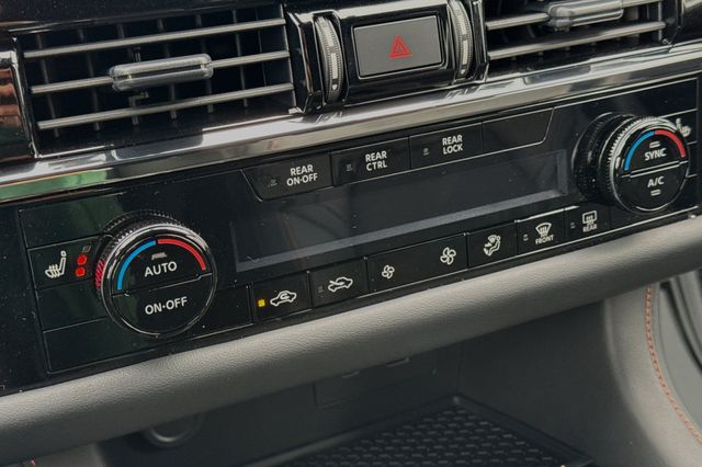 Vehicle image 18 of 20