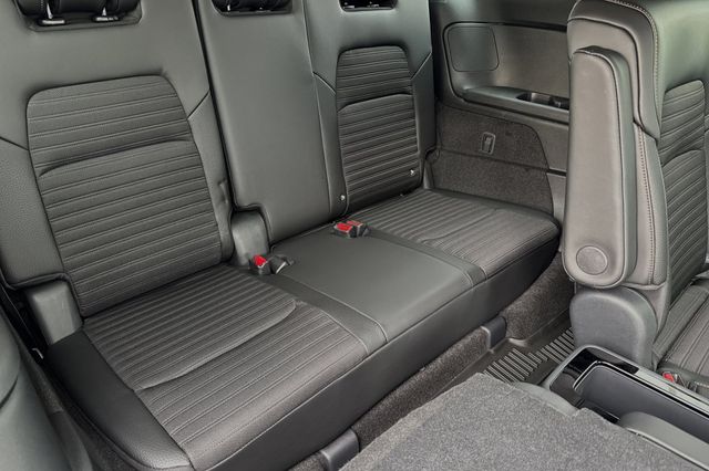 Vehicle image 13 of 20