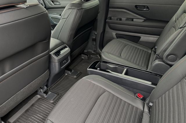 Vehicle image 10 of 20