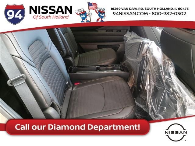 Vehicle image 15 of 21