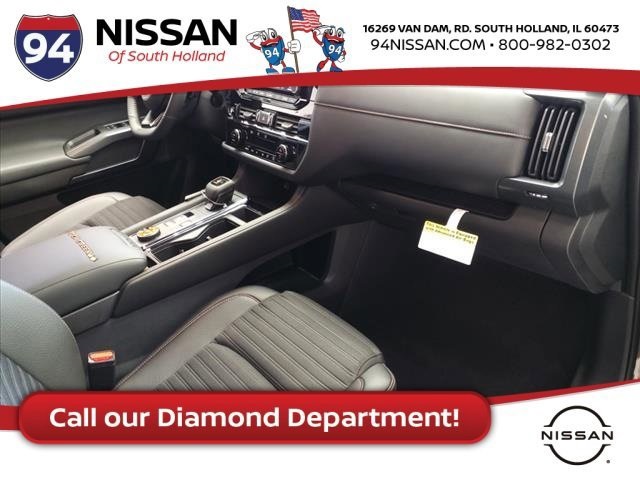 Vehicle image 17 of 21