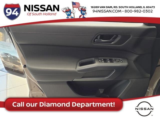Vehicle image 18 of 21