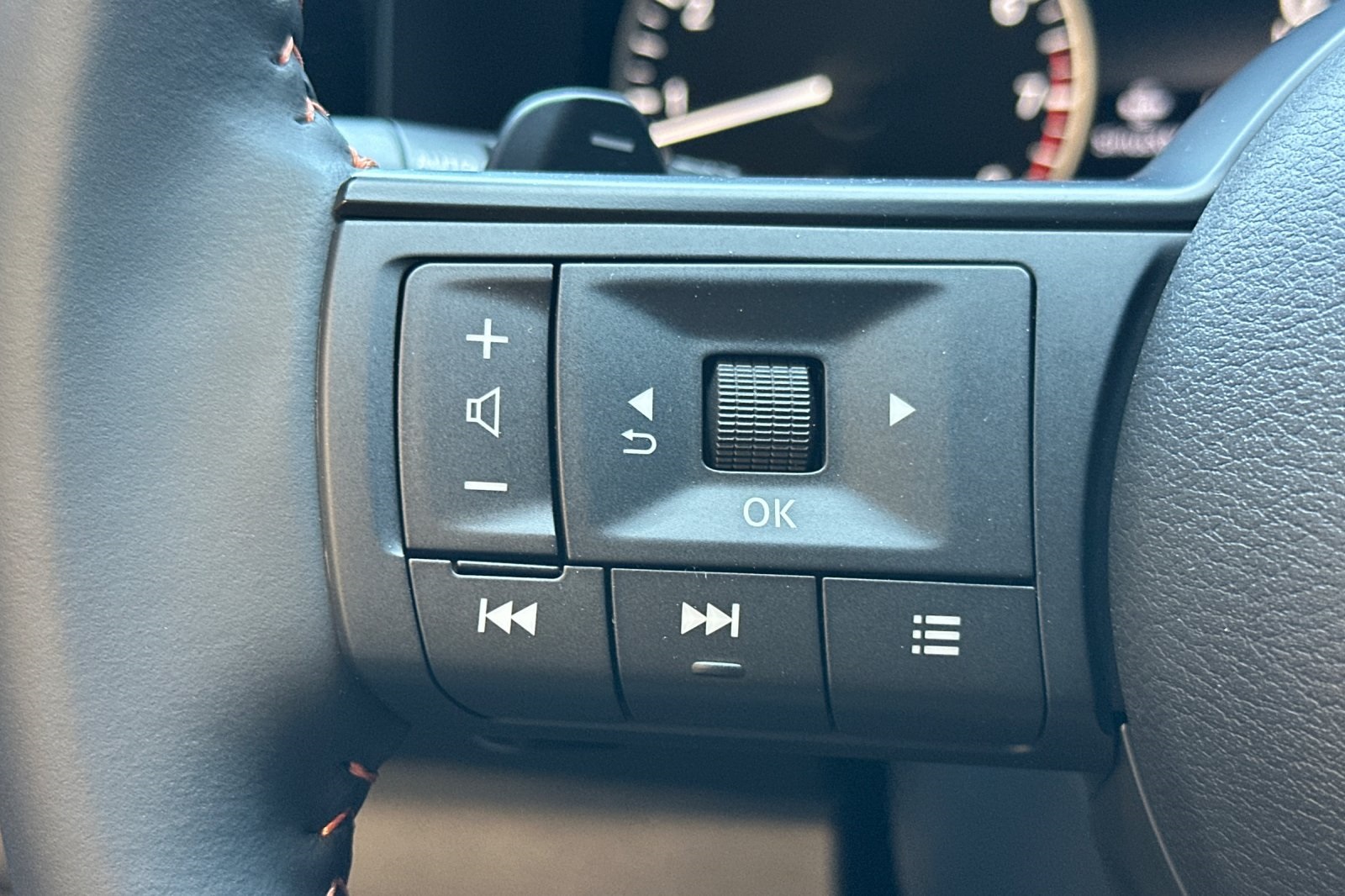 Vehicle image 27 of 36