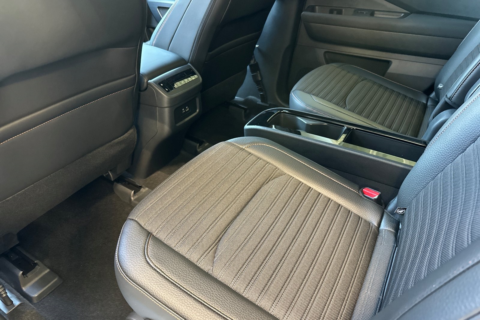 Vehicle image 14 of 36