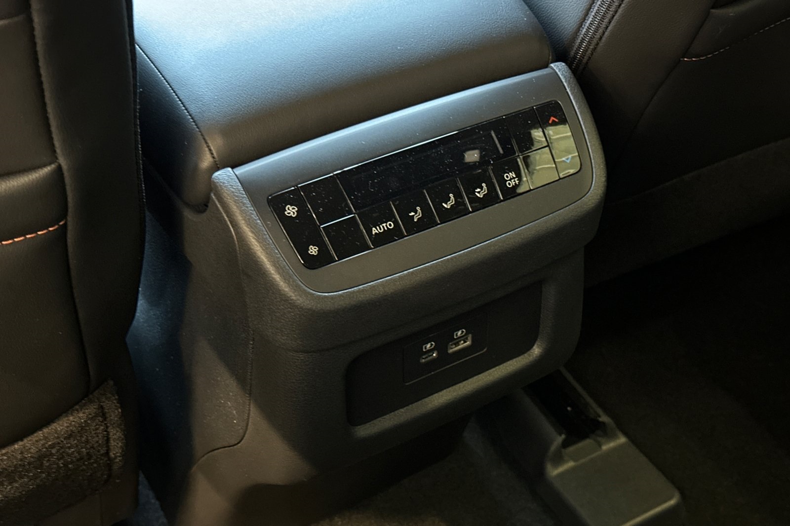 Vehicle image 25 of 36