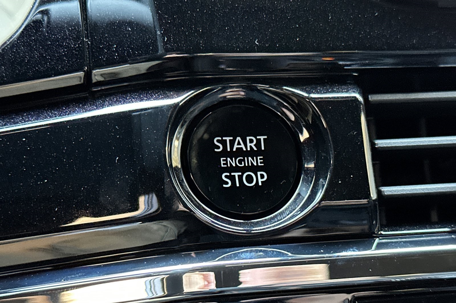 Vehicle image 33 of 36