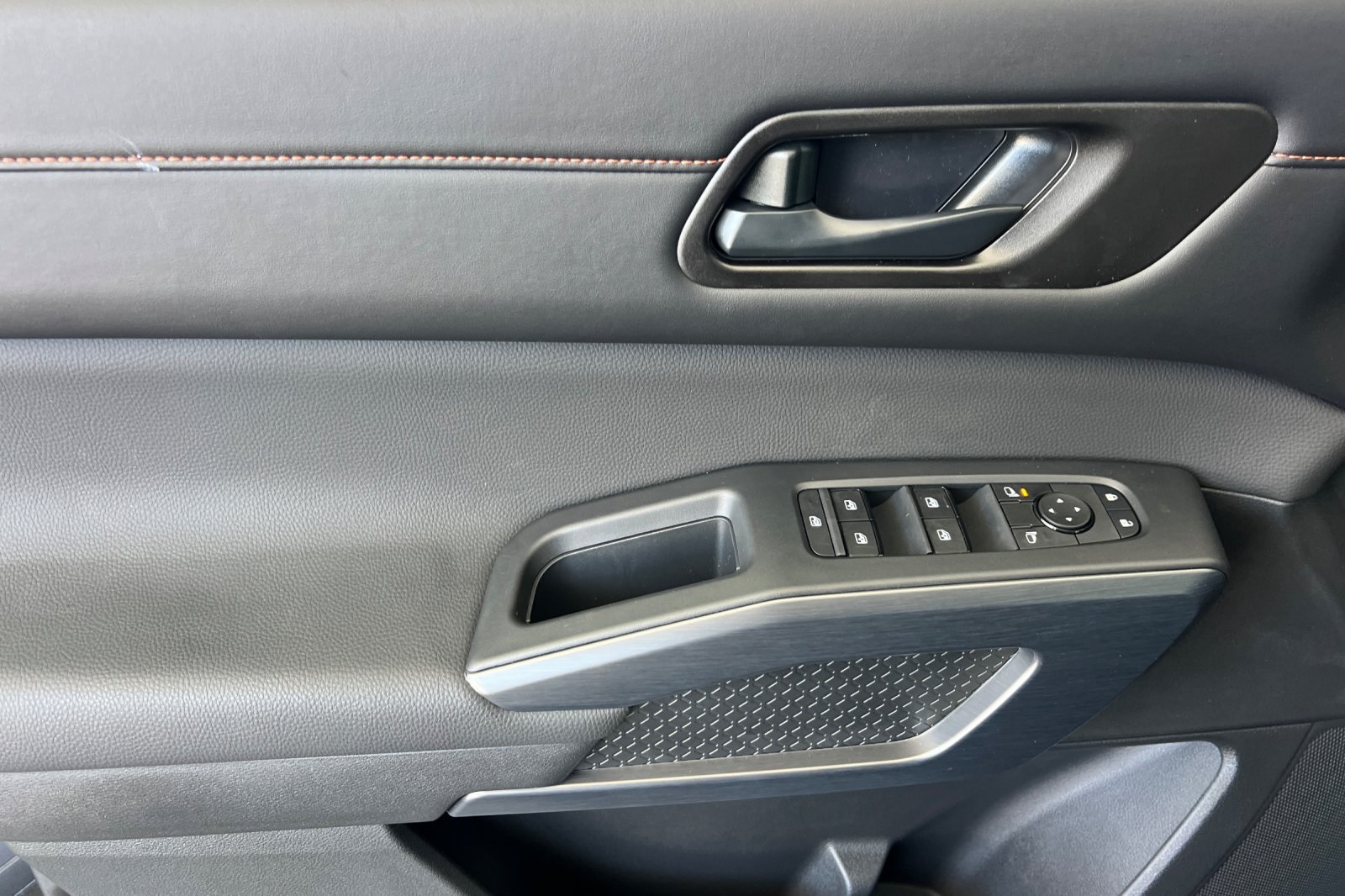 Vehicle image 15 of 25