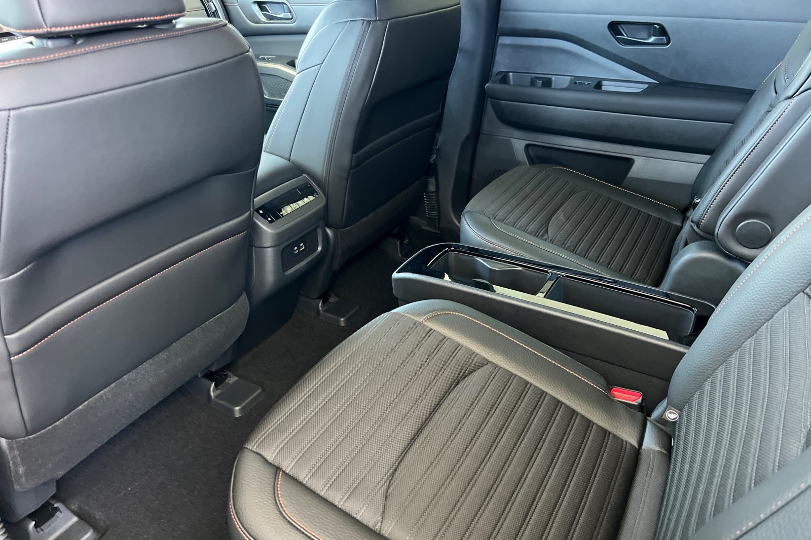 Vehicle image 9 of 25