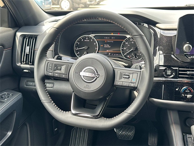 Vehicle image 17 of 18
