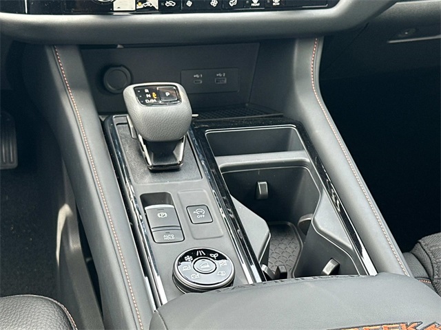 Vehicle image 12 of 18