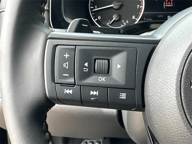 Vehicle image 13 of 18