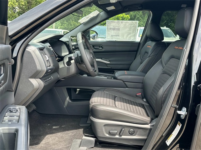 Vehicle image 8 of 18