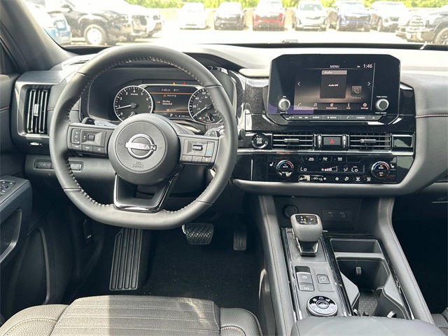 Vehicle image 10 of 18