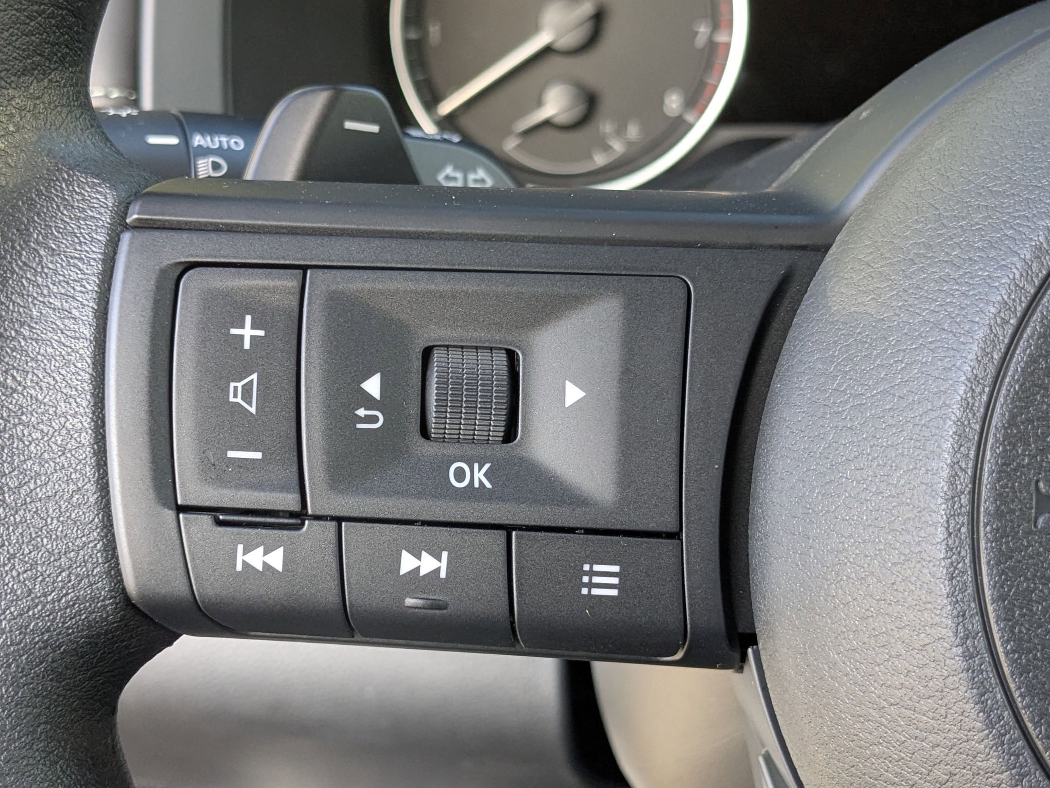 2025 Nissan Pathfinder S Image 25 of 27