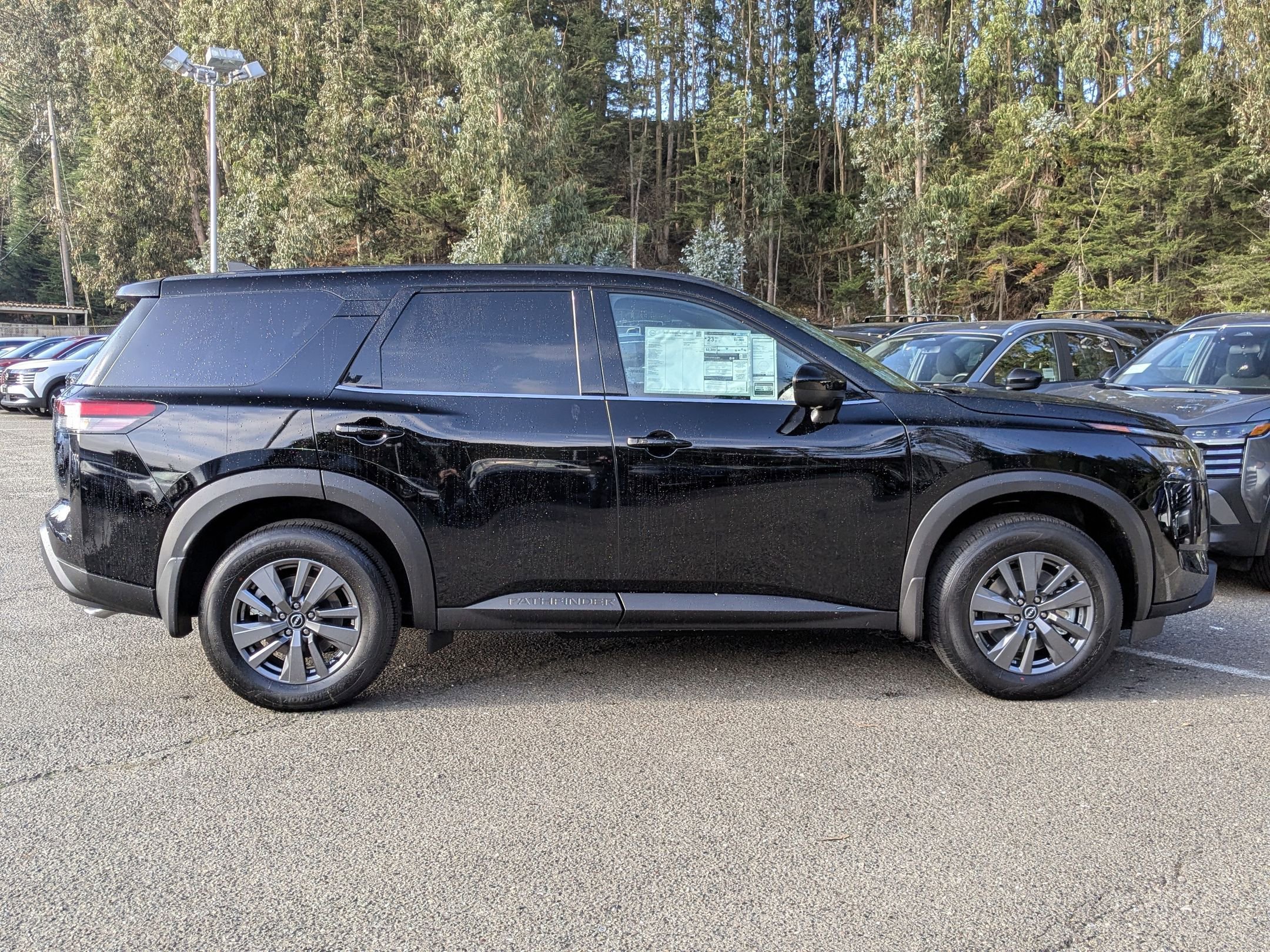 2025 Nissan Pathfinder S Image 4 of 27