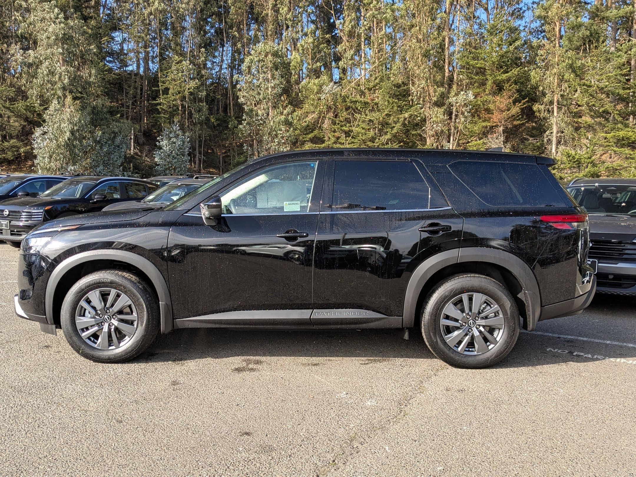 2025 Nissan Pathfinder S Image 7 of 27