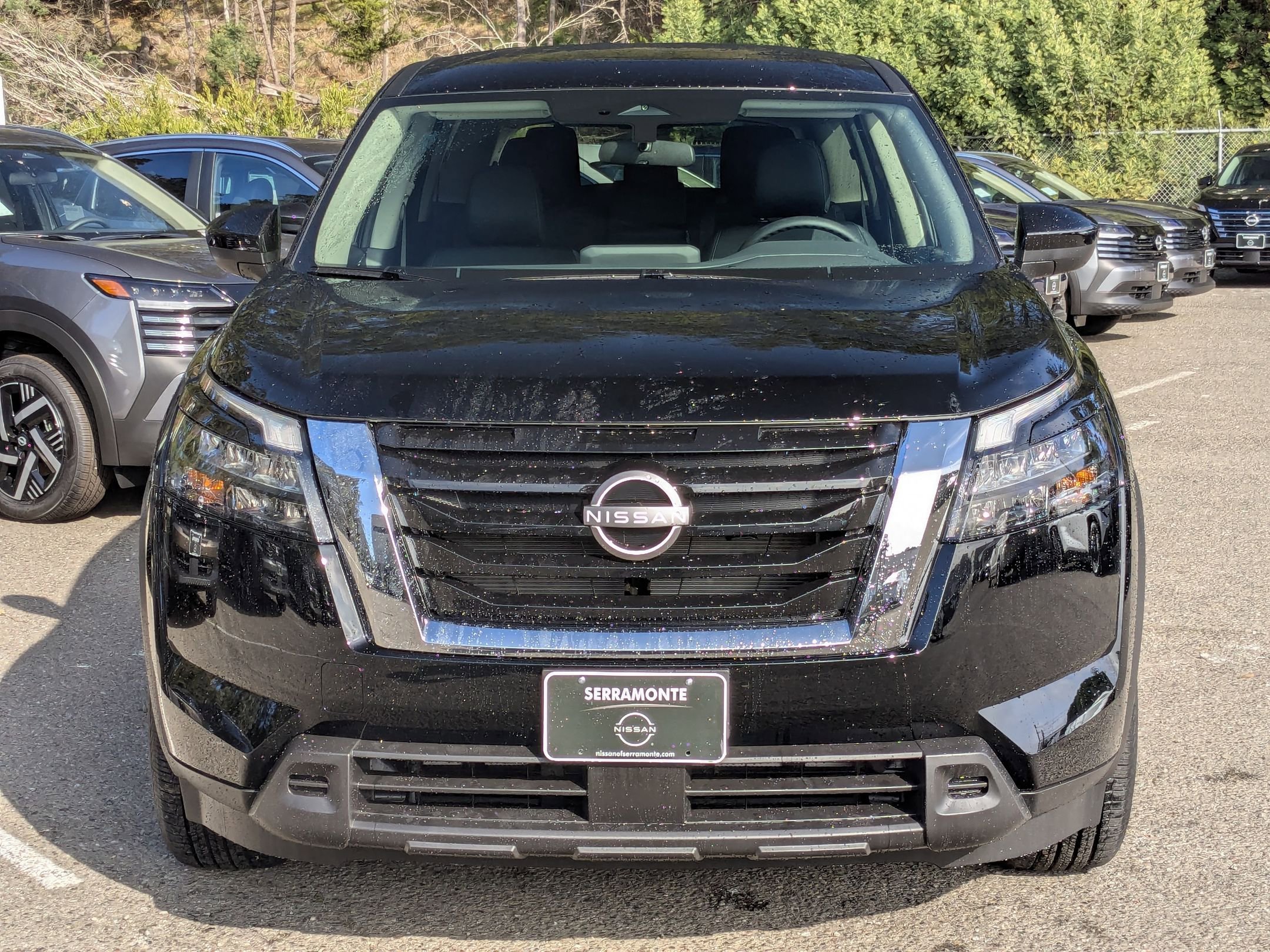 2025 Nissan Pathfinder S Image 2 of 27