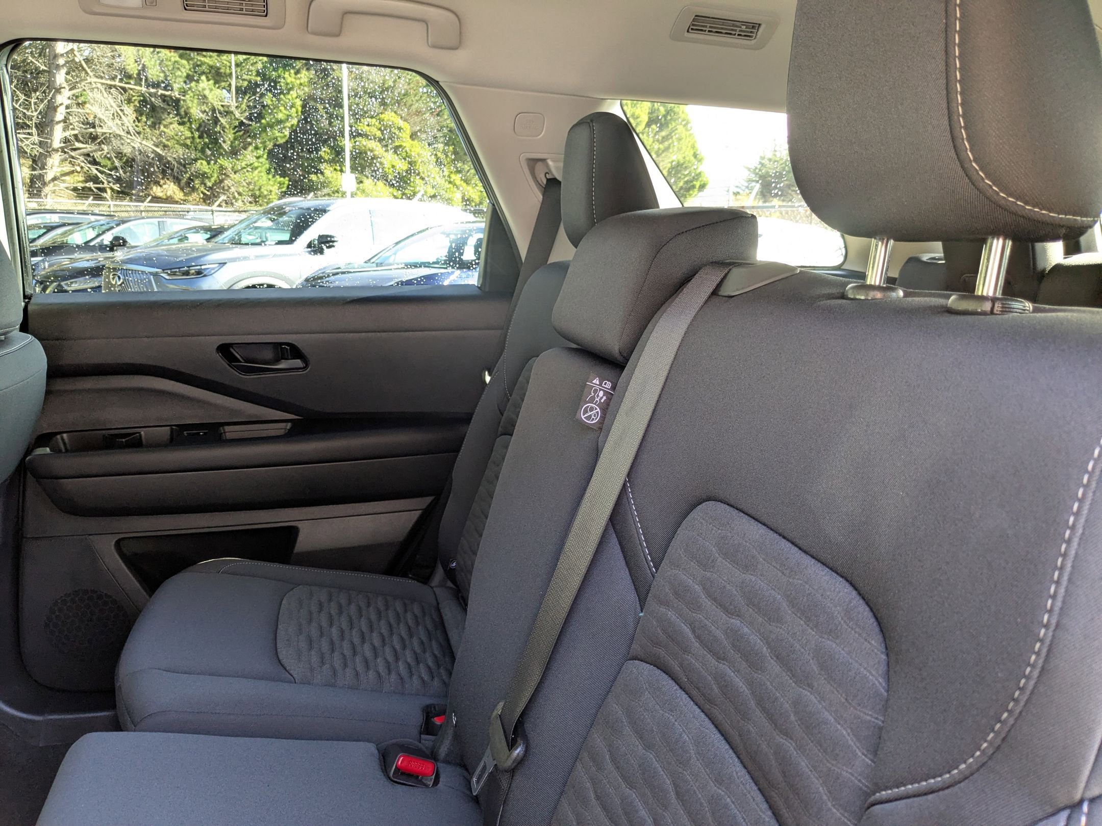 2025 Nissan Pathfinder S Image 12 of 27