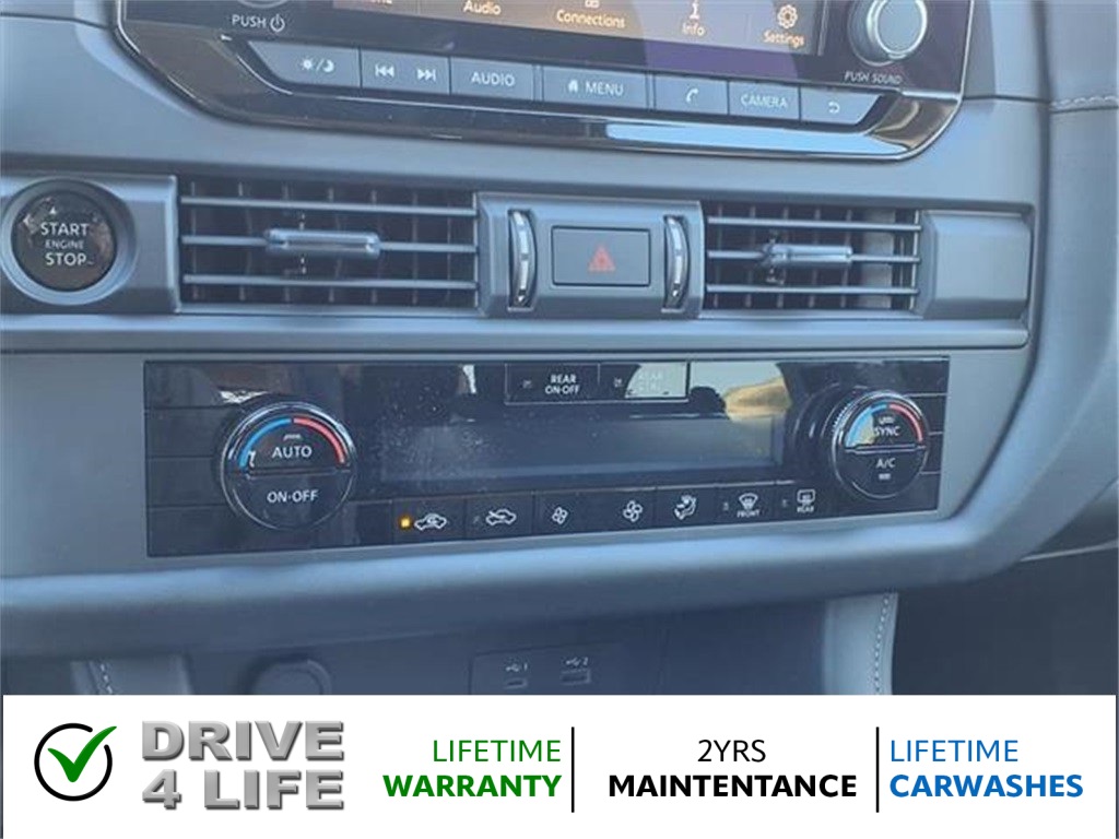 Vehicle image 17 of 24