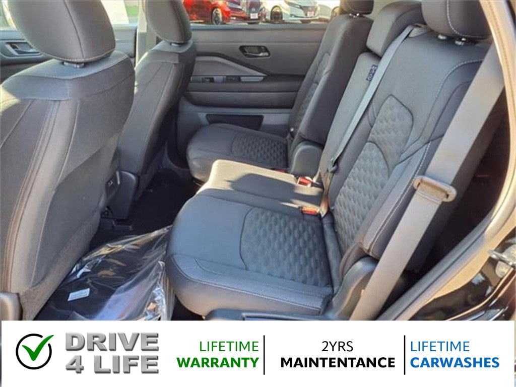 Vehicle image 11 of 24