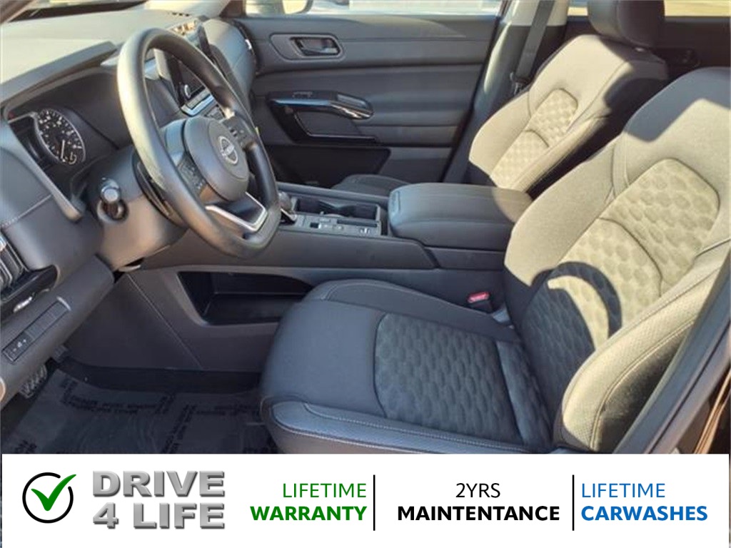 Vehicle image 13 of 24