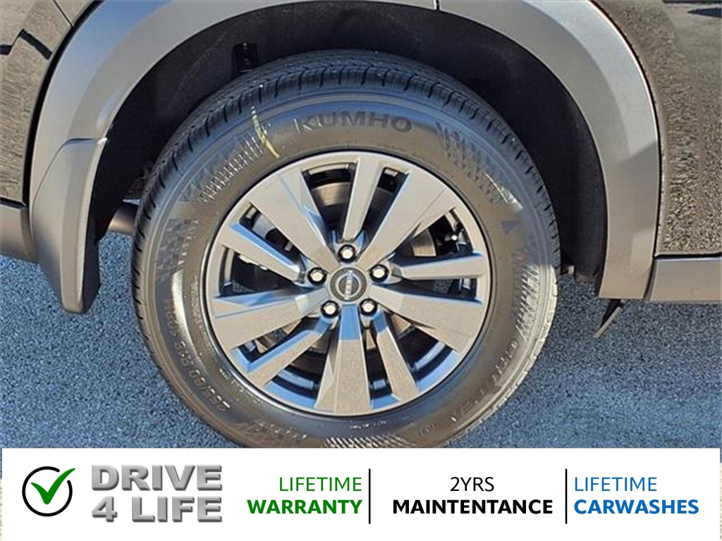 Vehicle image 9 of 24