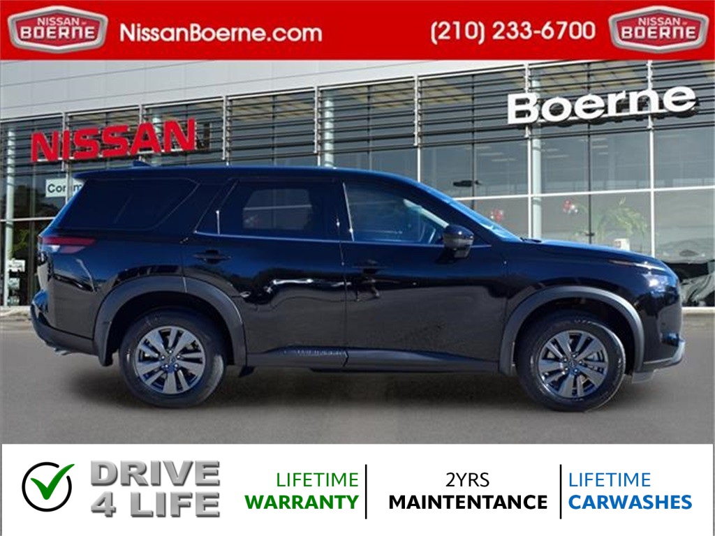 Vehicle image 4 of 24