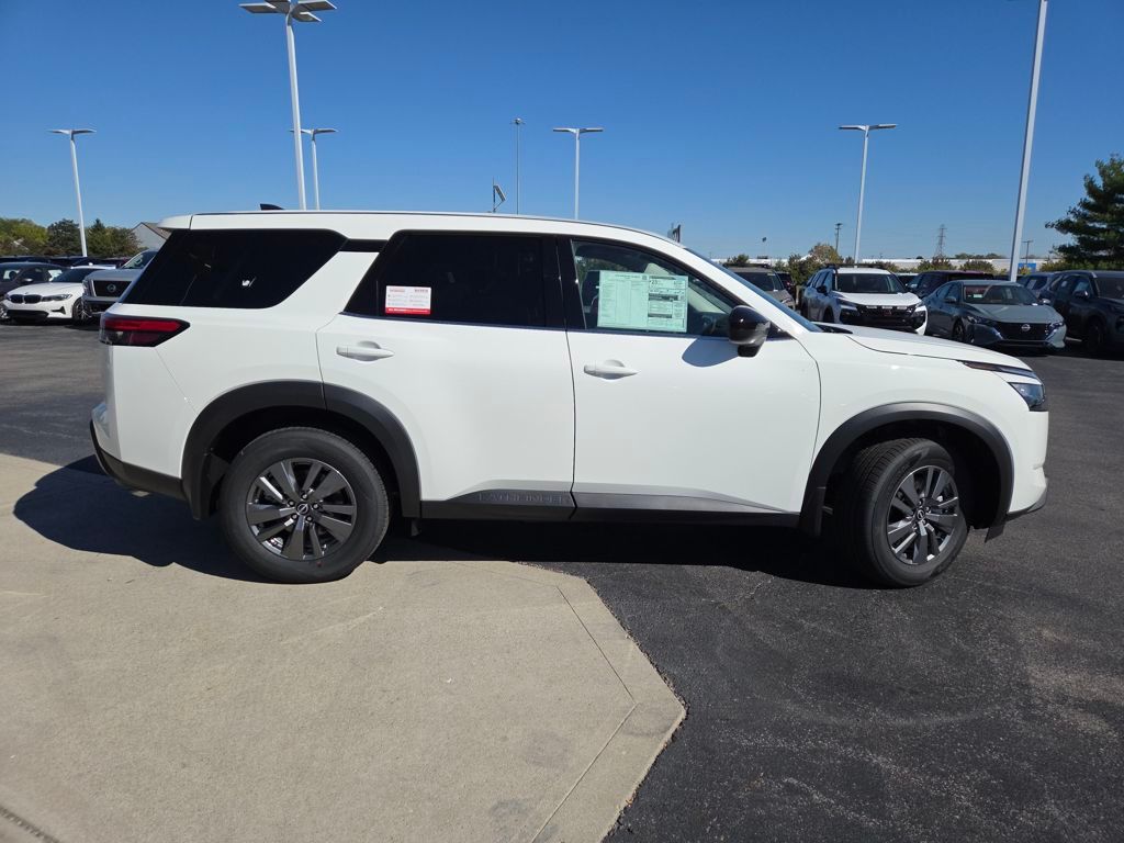 2025 Nissan Pathfinder S Image 5 of 31