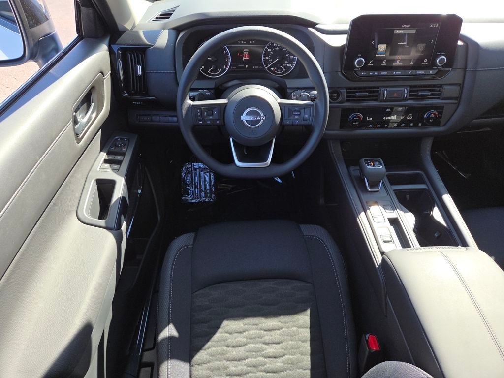 2025 Nissan Pathfinder S Image 16 of 31