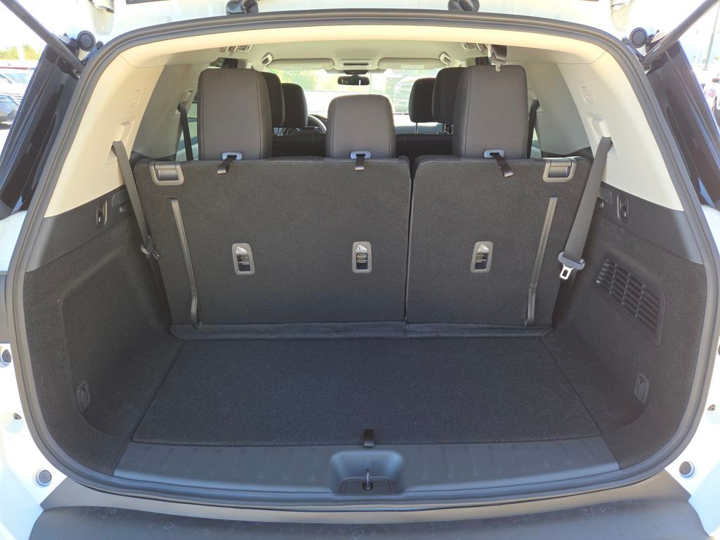 2025 Nissan Pathfinder S Image 11 of 31