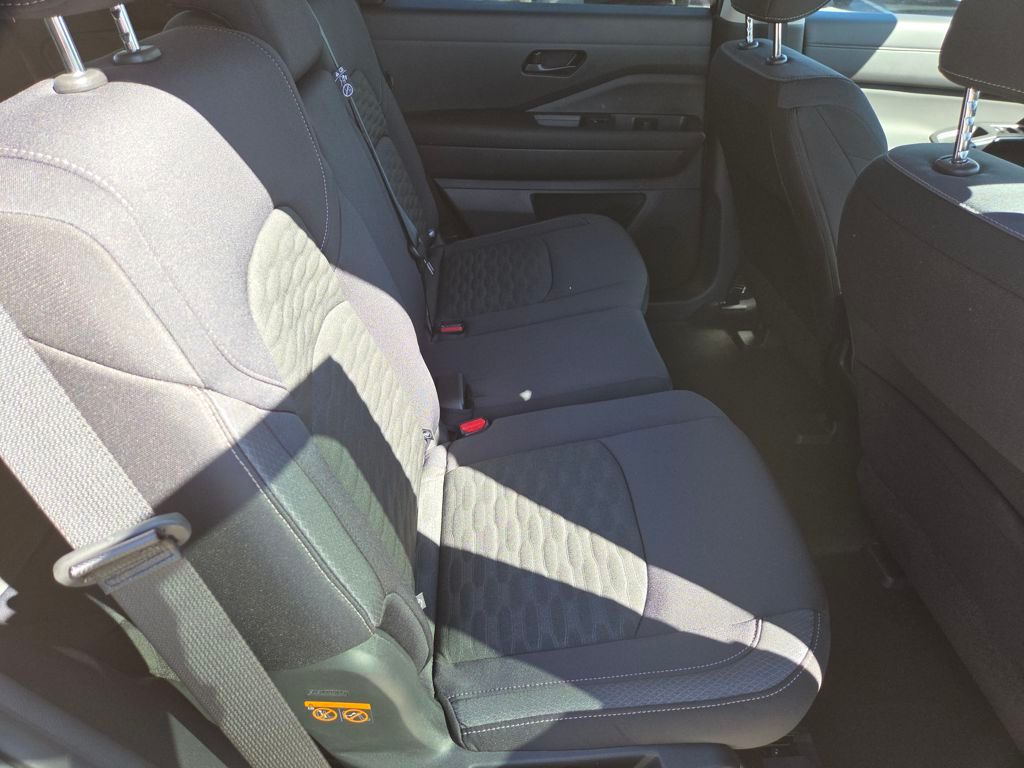 2025 Nissan Pathfinder S Image 13 of 31