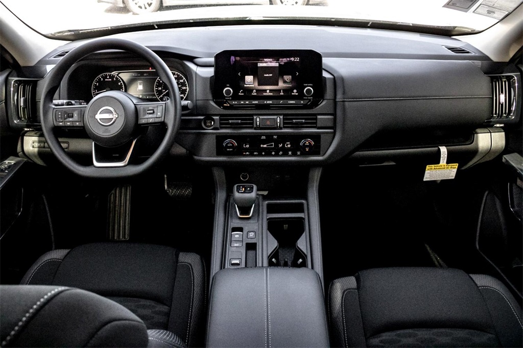 Vehicle image 23 of 25