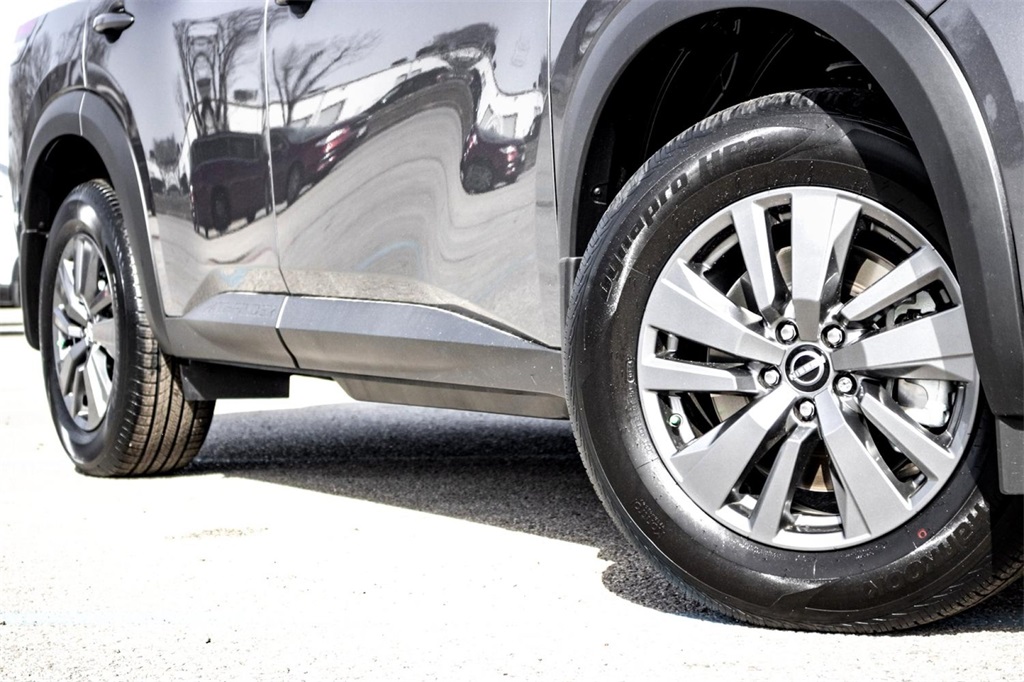 Vehicle image 5 of 25