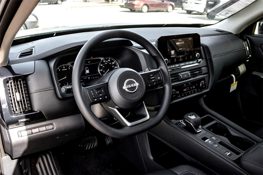 Vehicle image 11 of 25