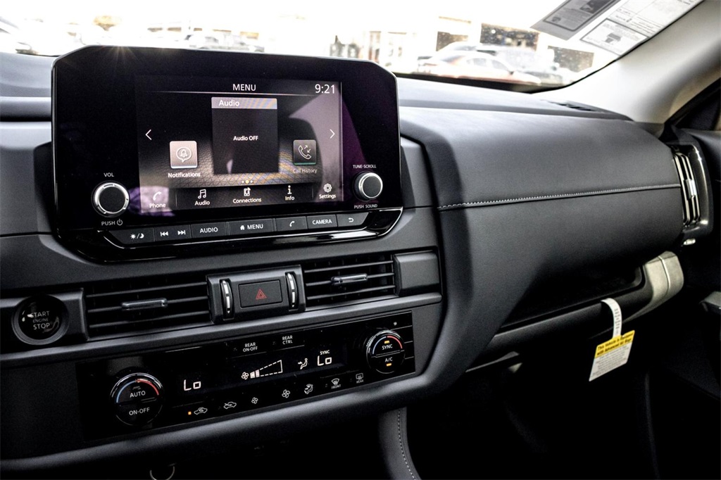 Vehicle image 16 of 25
