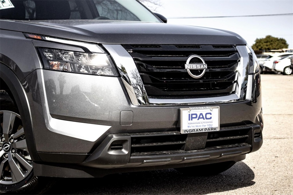 Vehicle image 6 of 25