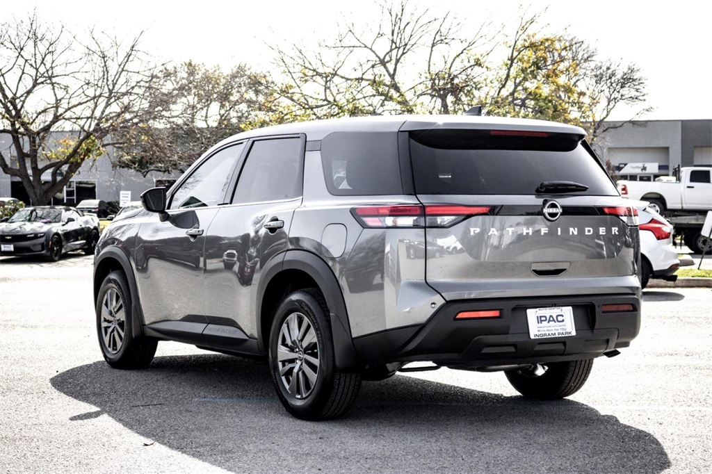 Vehicle image 4 of 25