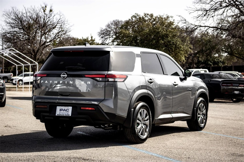 Vehicle image 3 of 25