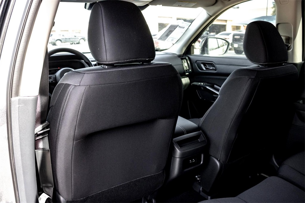 Vehicle image 22 of 25