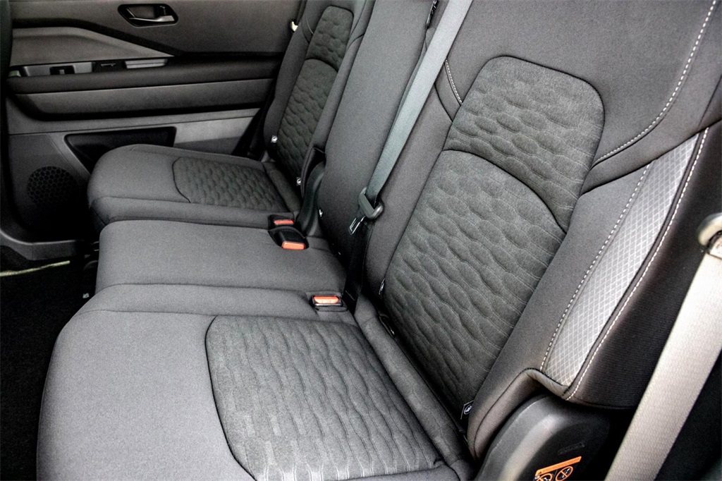 Vehicle image 20 of 25