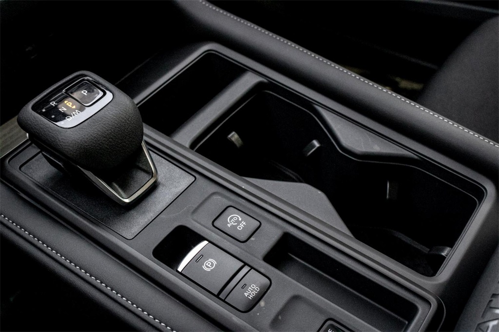 Vehicle image 18 of 25