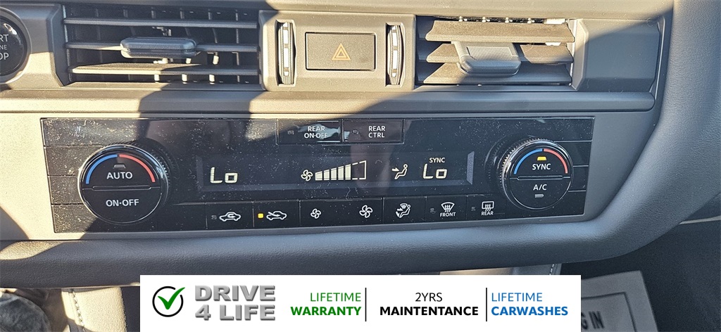 Vehicle image 22 of 24