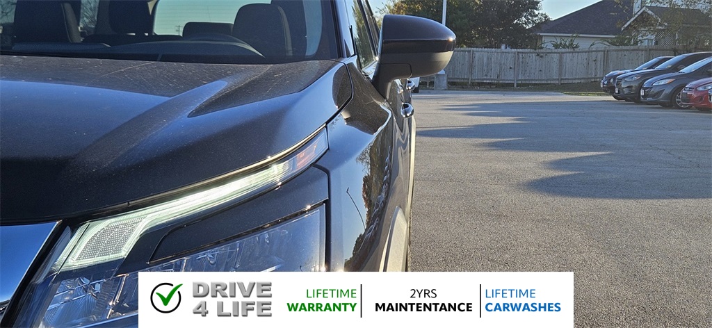 Vehicle image 11 of 24