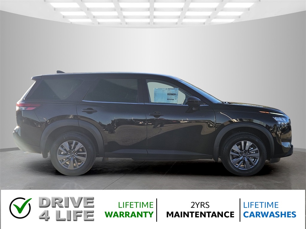 Vehicle image 4 of 24