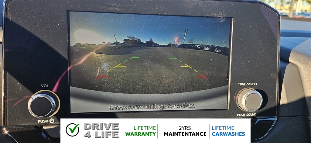 Vehicle image 21 of 24